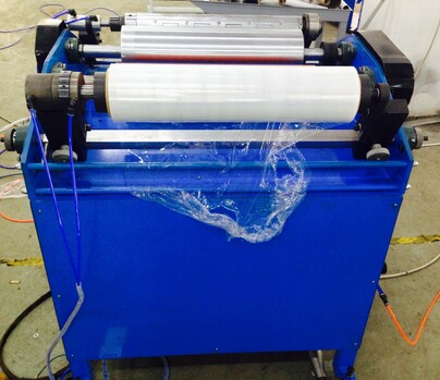 Hand stretch film roll rewinder